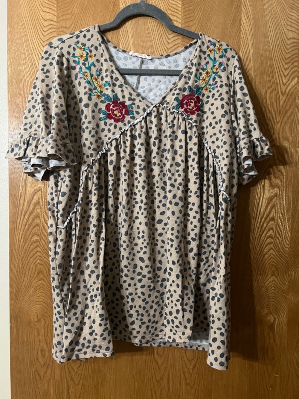 Beige animal print Short Sleeve Tee with Floral Embroidery